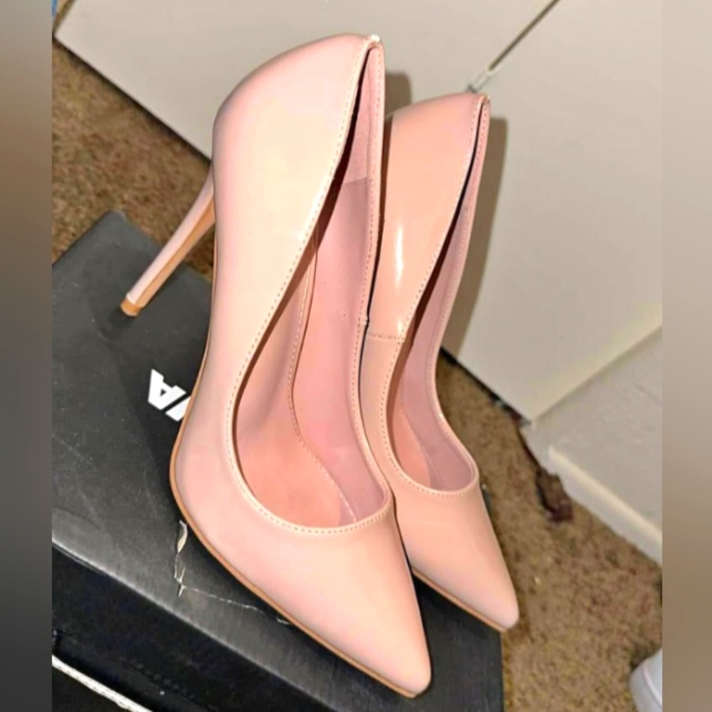 Elegant beautiful heels fashion nova, very comfortables. Elegants,High Heels